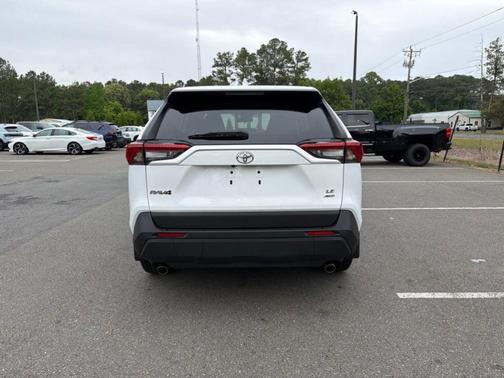 Ice 2025 Toyota RAV4 LE