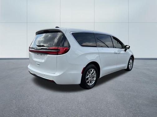 Bright White Clearcoat 2025 Chrysler Pacifica Select