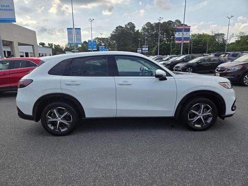 White 2024 Honda HR-V EX-L