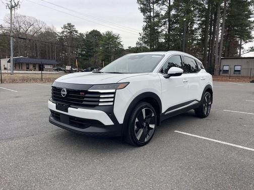 Aspen White Tri 2025 Nissan Kicks SR