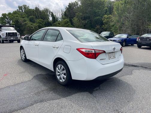 Super White 2015 Toyota Corolla LE