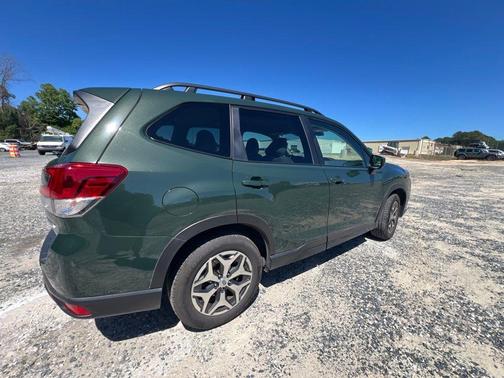 Cascade Green Silica 2022 Subaru Forester Premium