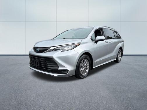 Celestial Silver Metallic 2021 Toyota Sienna LE