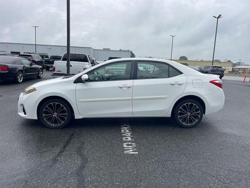 Super White 2015 Toyota Corolla S Plus
