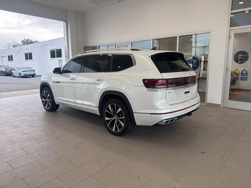 Opal White Pearl Effect 2025 Volkswagen Atlas 2.0T SEL Premium R-Line
