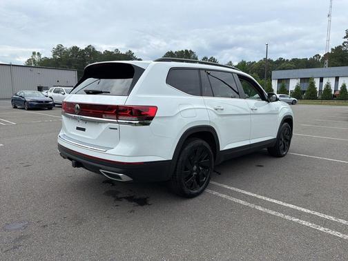 Pure White 2024 Volkswagen Atlas 2.0T SE