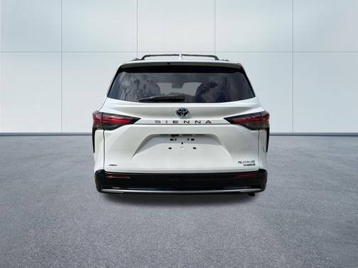 Pearl 2023 Toyota Sienna Platinum 7 passenger