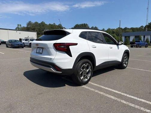 Summit White 2025 Chevrolet Trax LT