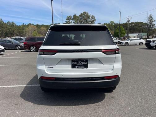 Bright White Clearcoat 2025 Jeep Grand Cherokee Laredo