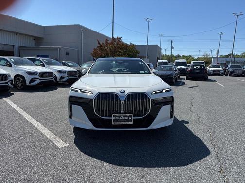 Alpine White 2025 BMW 740 i xDrive