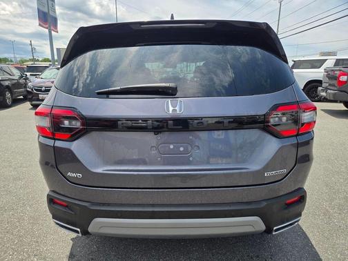 Gray 2025 Honda Pilot Touring