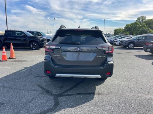 Magnetite Gray Metallic 2025 Subaru Outback Limited