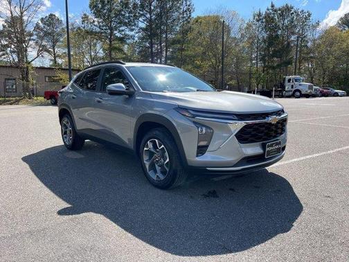 Sterling Gray Metallic 2025 Chevrolet Trax LT