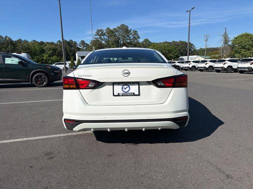 Glacier White 2025 Nissan Altima SV