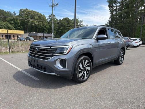 Platinum Gray Metallic 2025 Volkswagen Atlas 2.0T SE w/Technology