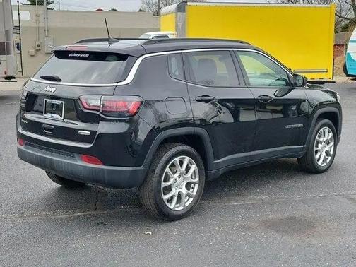 2022 Jeep Compass Latitude Lux