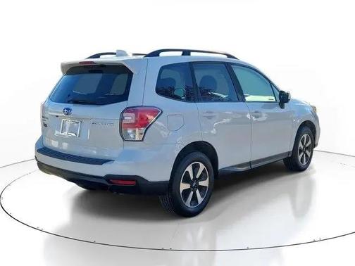 Crystal White Pearl 2018 Subaru Forester 2.5i Premium