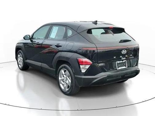 Abyss Black Pearl 2025 Hyundai KONA SE