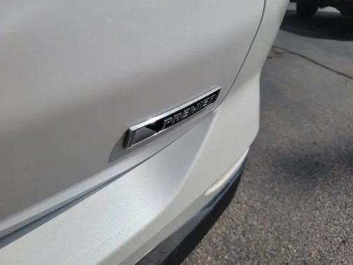 Iridescent Pearl Tricoat 2018 Chevrolet Equinox Premier