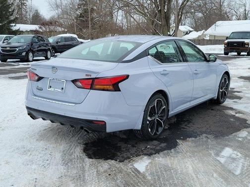 2023 Nissan Altima SR FWD