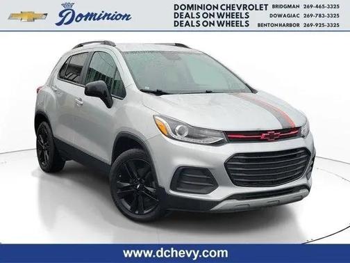 Silver Ice Metallic 2021 Chevrolet Trax LT
