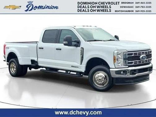 Oxford White 2025 Ford F-350 Lariat