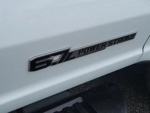 Oxford White 2025 Ford F-350 Lariat