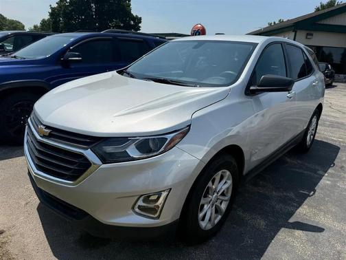 Silver Ice Metallic 2018 Chevrolet Equinox LS