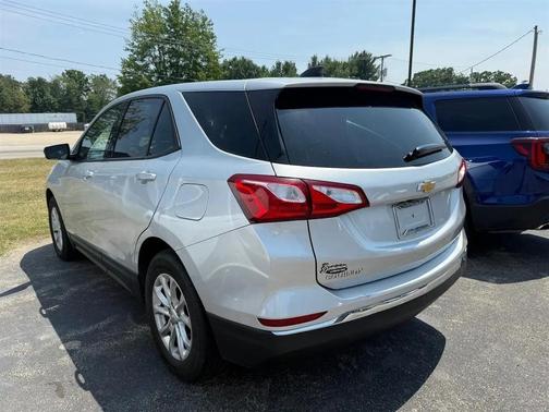 Silver Ice Metallic 2018 Chevrolet Equinox LS