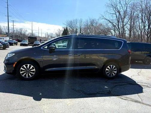 2021 Chrysler Pacifica Hybrid Touring L