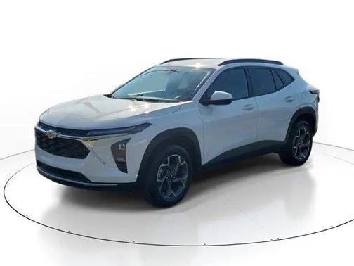 Summit White 2024 Chevrolet Trax LT