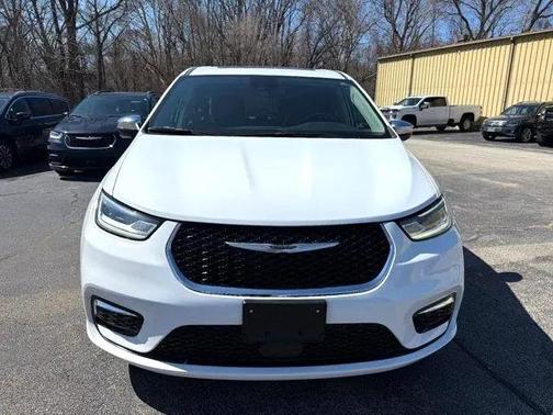 2023 Chrysler Pacifica Hybrid Limited