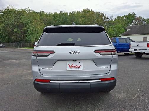 2022 Jeep Grand Cherokee L Laredo