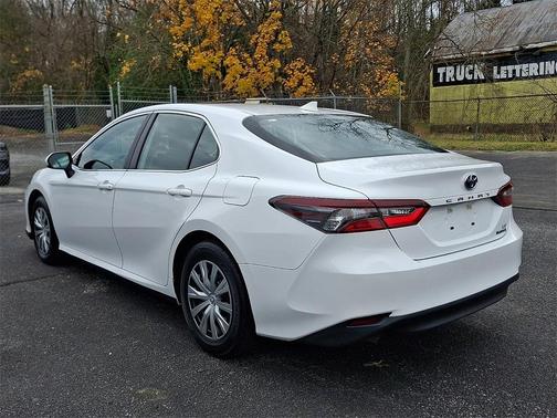2022 Toyota Camry Hybrid LE