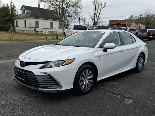 2022 Toyota Camry Hybrid LE
