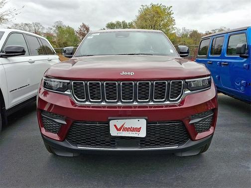 2025 Jeep Grand Cherokee Laredo