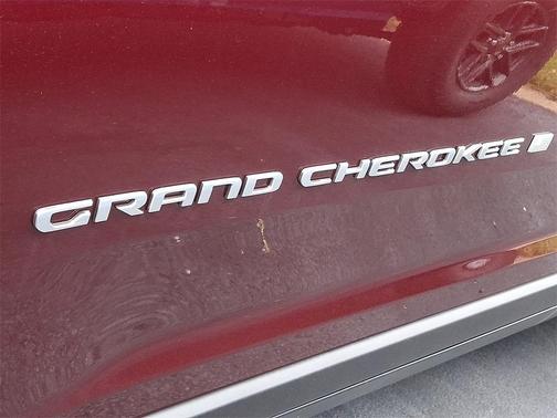 2025 Jeep Grand Cherokee Laredo