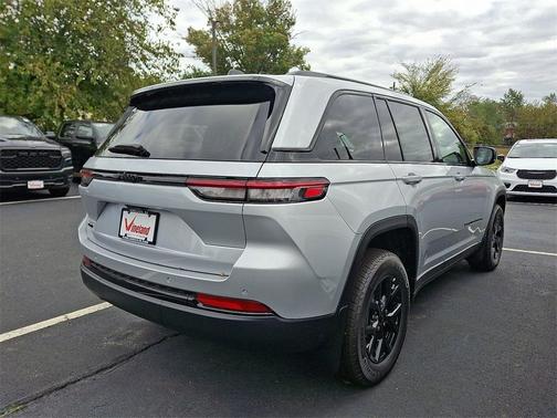 2025 Jeep Grand Cherokee Laredo