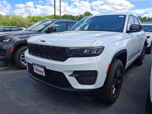 2025 Jeep Grand Cherokee Laredo