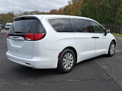 2020 Chrysler Voyager L