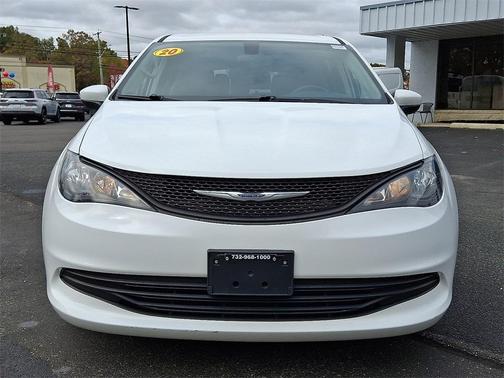 2020 Chrysler Voyager L