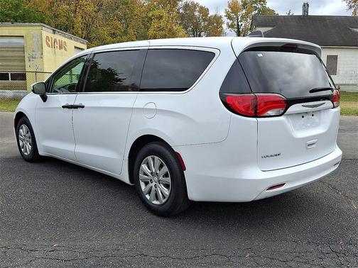 2020 Chrysler Voyager L