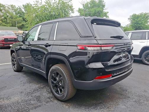 2025 Jeep Grand Cherokee Laredo