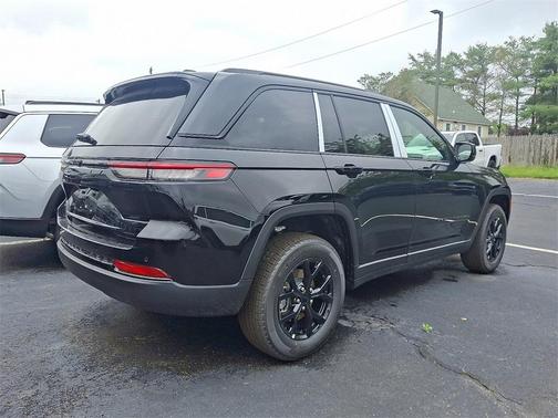 2025 Jeep Grand Cherokee Laredo