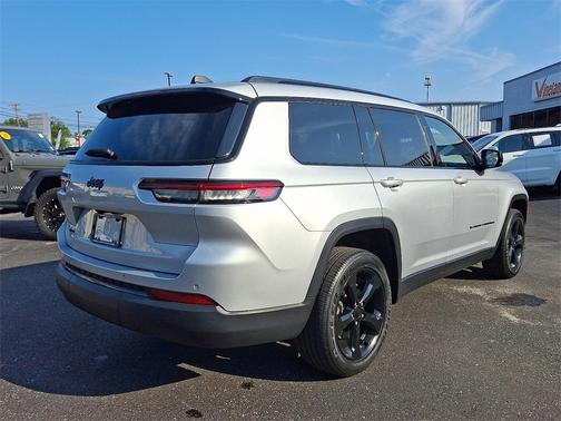 2023 Jeep Grand Cherokee L Laredo