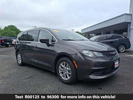 2022 Chrysler Voyager LX
