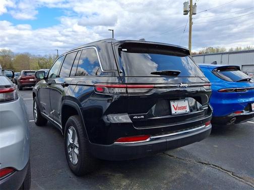 2025 Jeep Grand Cherokee Laredo