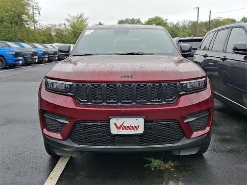 2025 Jeep Grand Cherokee Laredo