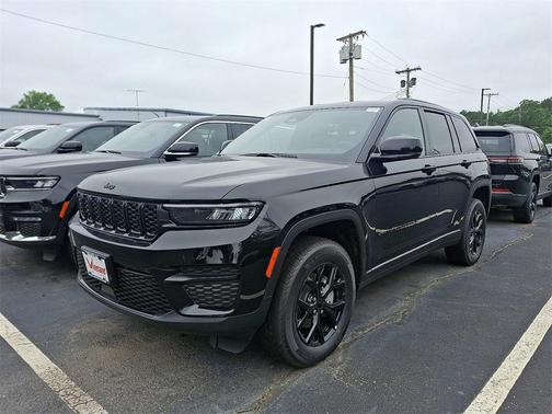 2025 Jeep Grand Cherokee Laredo