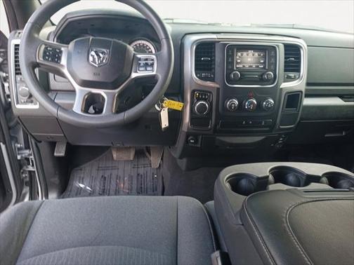 2024 RAM 1500 Classic Warlock Crew Cab 4x2 57' Box